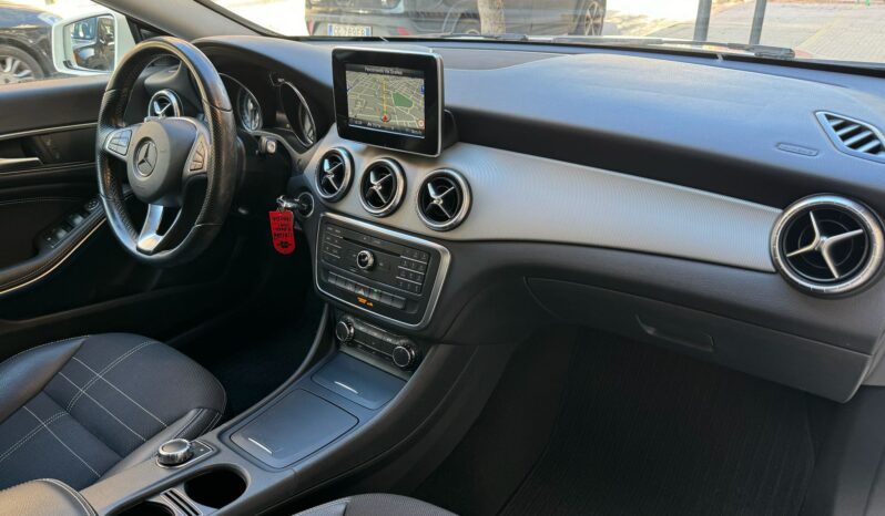 Mercedes-Benz CLA 220 Shooting Brake 177Cv pieno
