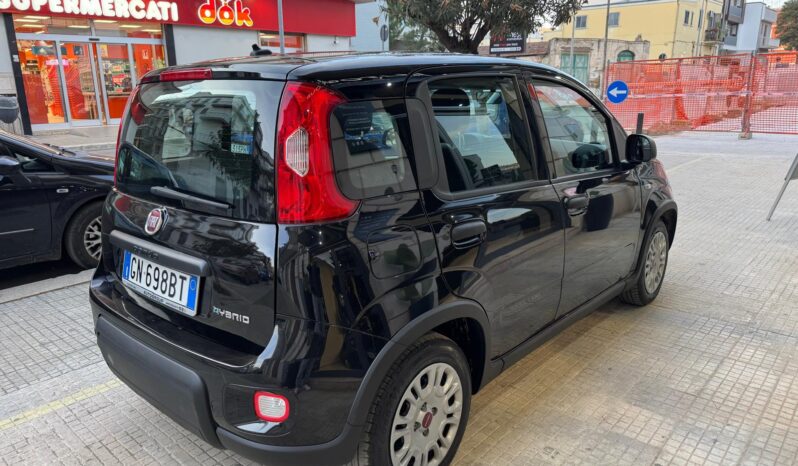 FIAT PANDA HYBRID CITYCROSS pieno